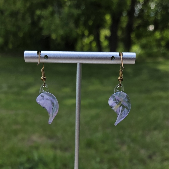 83. Elegant Purple Glass Leaf Earrings - Picture 4 of 6